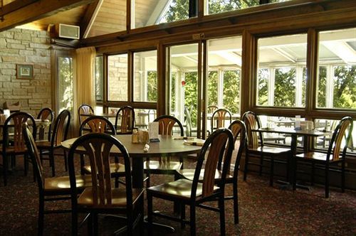 فندق Knights Inn Lodge Resort Forest City