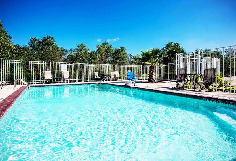 ホテル Comfort Inn & Suites New Iberia   Avery Island