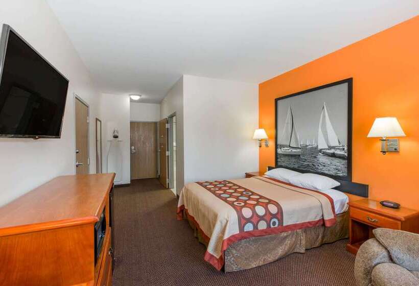 هتل Super 8 By Wyndham Salina