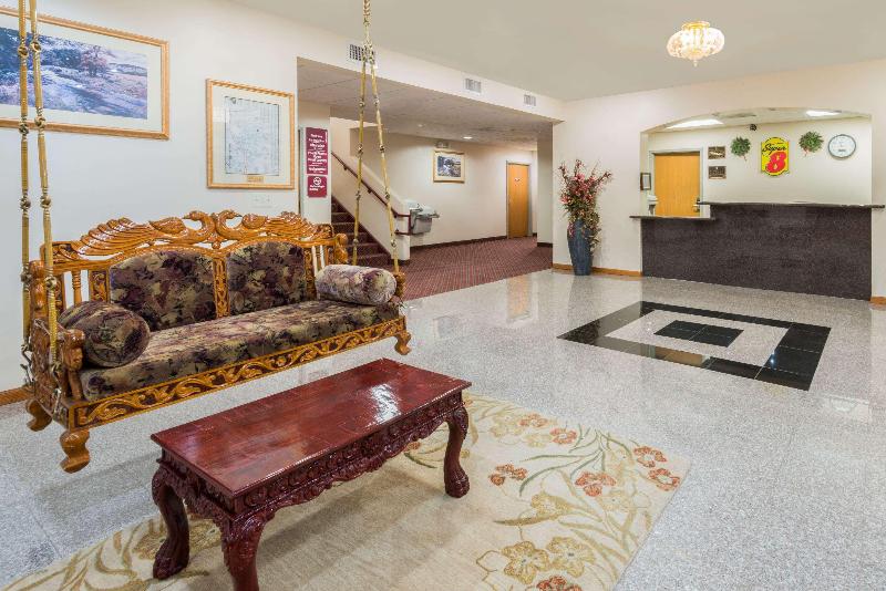 هتل Super 8 By Wyndham Salina