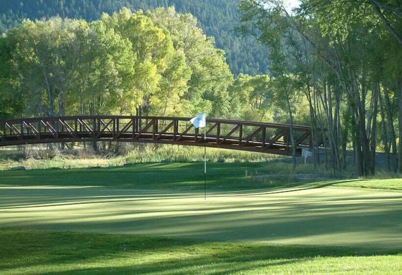 فندق The Spruce Lodge