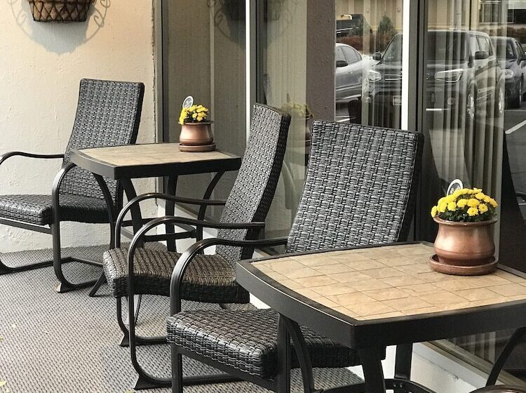 Lewis & Clark Motel   Bozeman