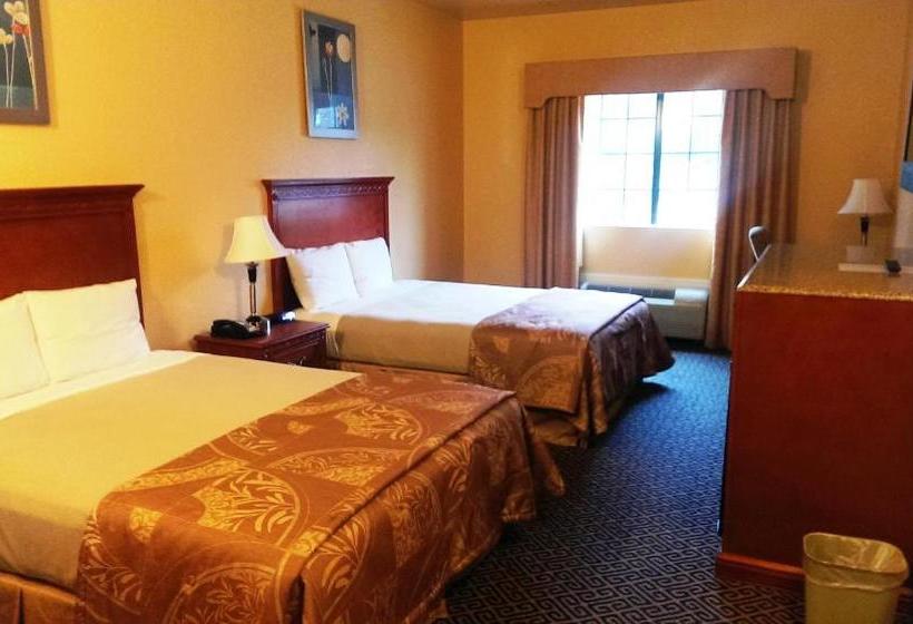 فندق Hiway Inn Express & Suites