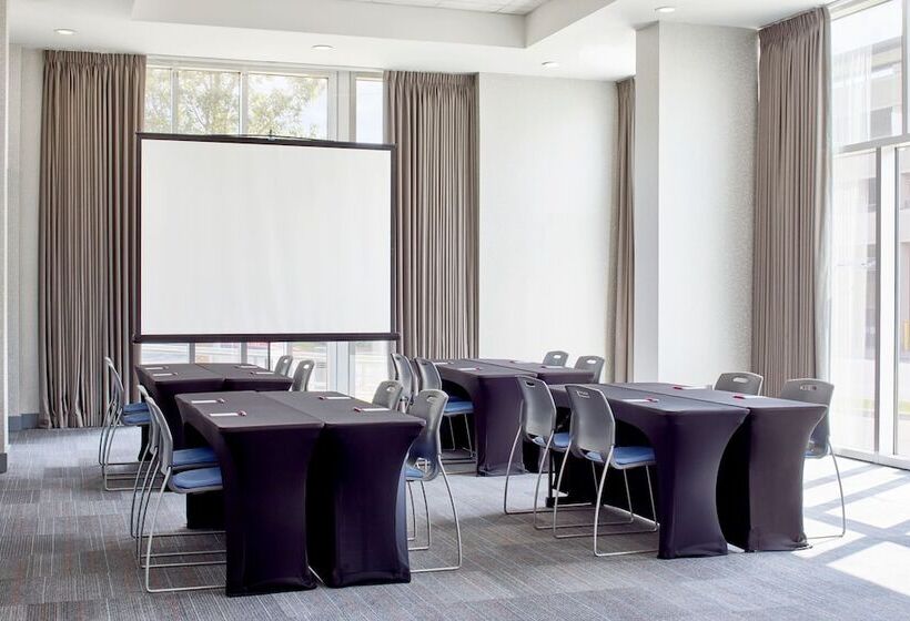 בית מלון כפרי Aloft Austin At The Domain