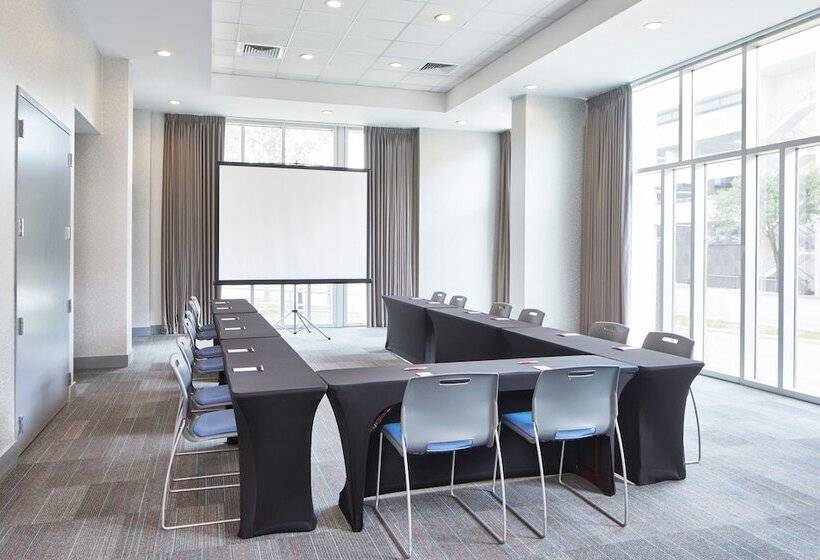 בית מלון כפרי Aloft Austin At The Domain
