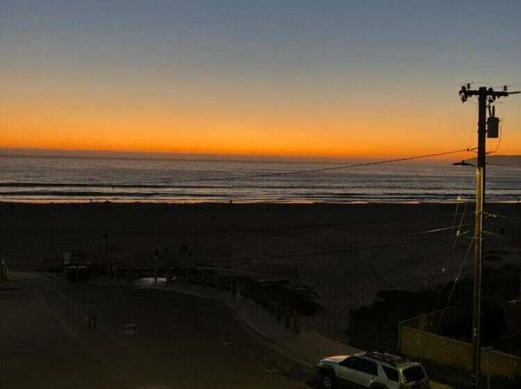 בית מלון כפרי Beach House Inn & Suites