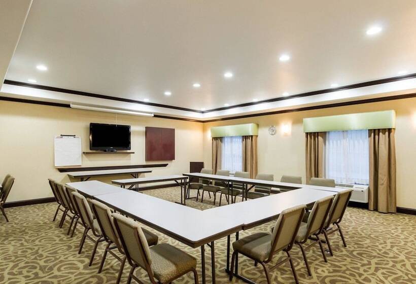 Отель Baymont By Wyndham Jewett