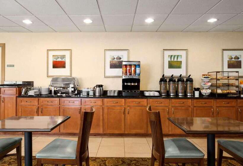 ホテル Country Inn & Suites By Radisson, Toledo South, Oh