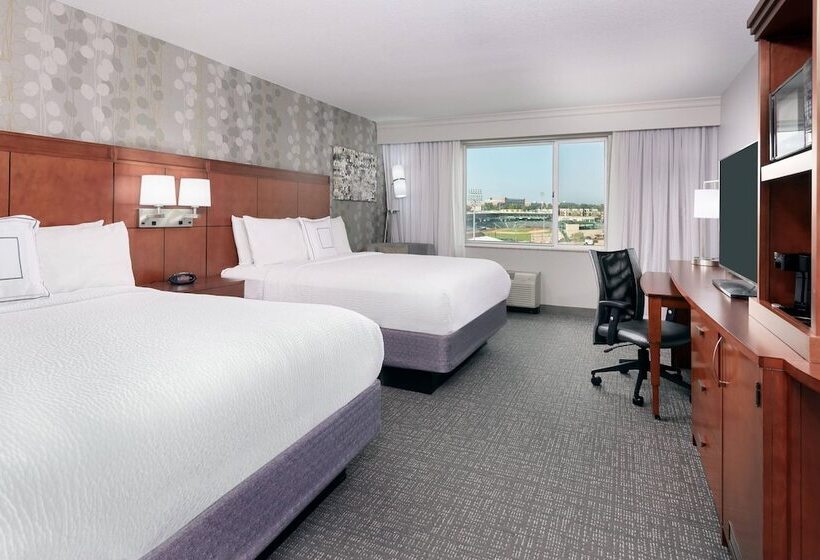 فندق Courtyard Fort Wayne Downtown At Grand Wayne Convention Center