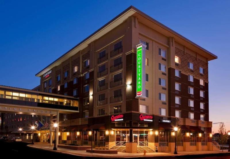 فندق Courtyard Fort Wayne Downtown At Grand Wayne Convention Center