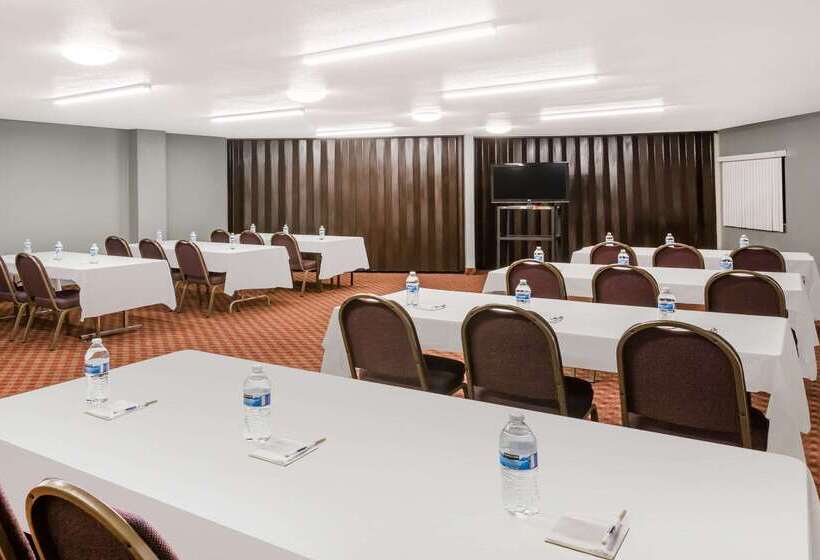 هتل Days Inn By Wyndham West Des Moines