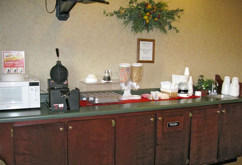 Отель Deerfield Inn & Suites