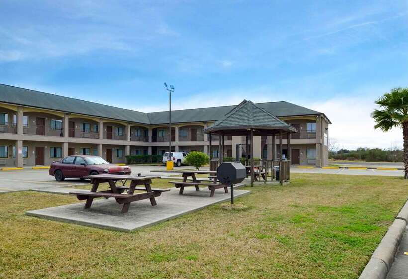 فندق Econo Lodge Inn & Suites Port Arthur Near Sabine Pass