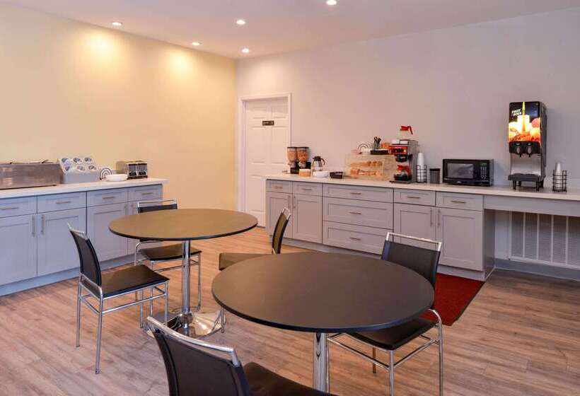 فندق Econo Lodge Inn & Suites Port Arthur Near Sabine Pass