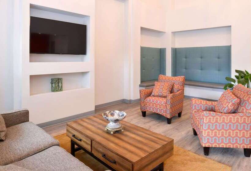 فندق Econo Lodge Inn & Suites Port Arthur Near Sabine Pass