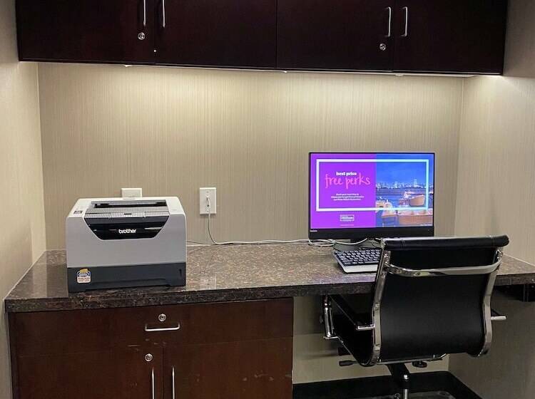 فندق Hampton Inn By Hilton Leesville Fort Johnson