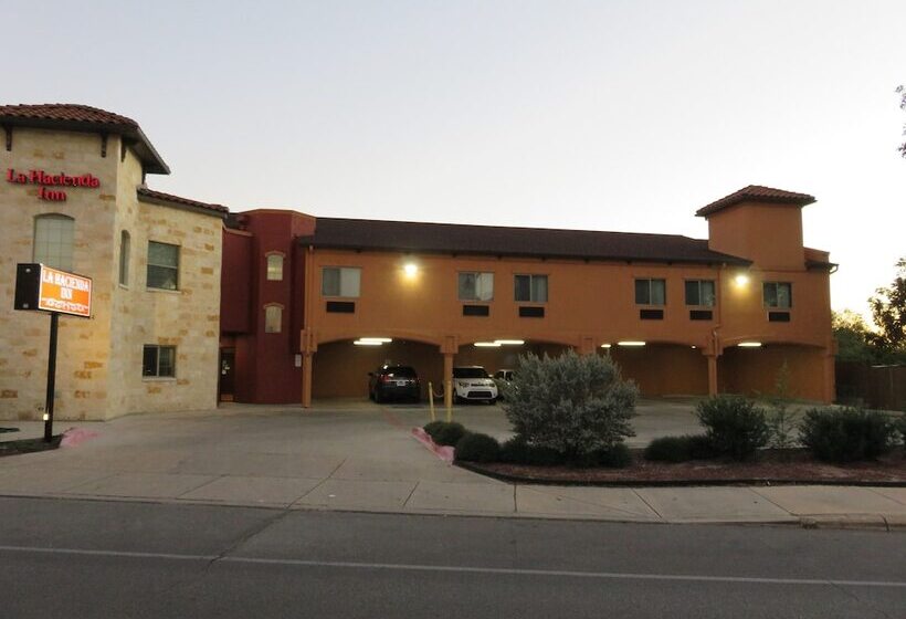 ホテル La Hacienda Inn