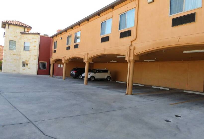 ホテル La Hacienda Inn