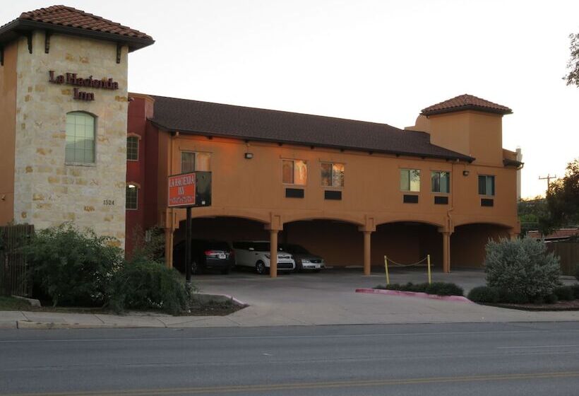 ホテル La Hacienda Inn