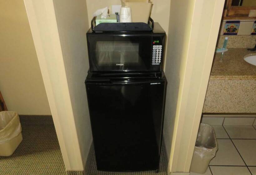 ホテル La Hacienda Inn