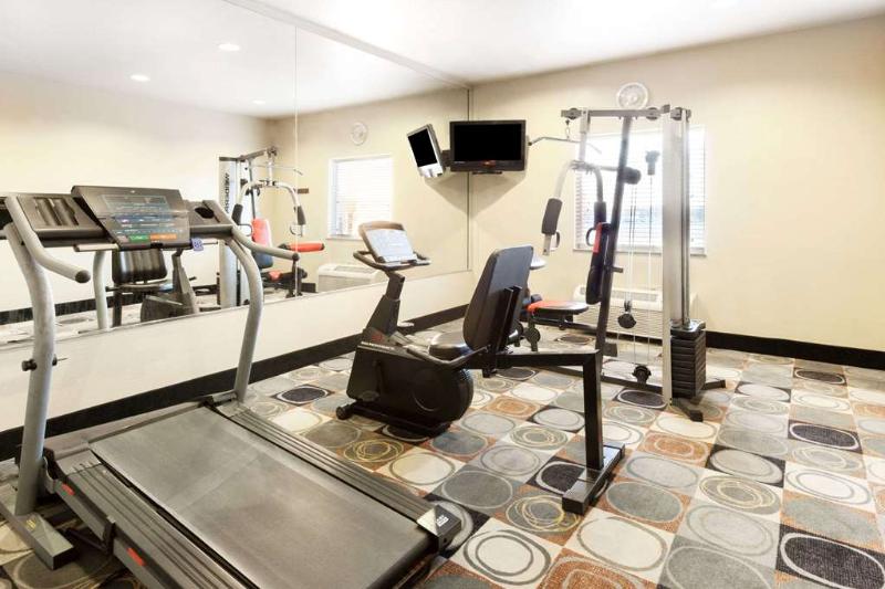 בית מלון כפרי Lone Star Inn & Suites