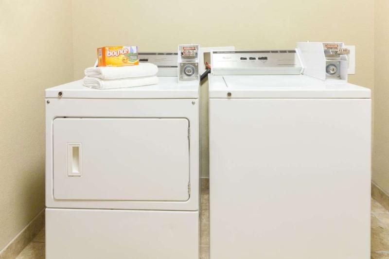 בית מלון כפרי Lone Star Inn & Suites