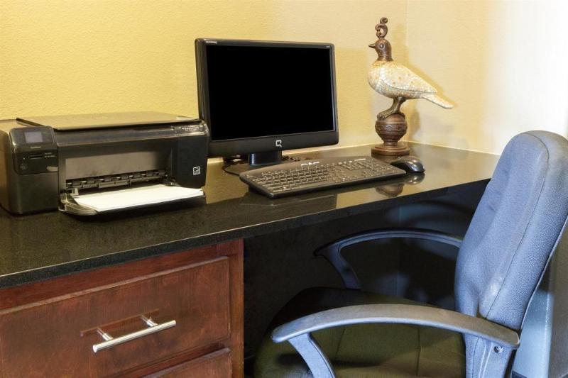 בית מלון כפרי Lone Star Inn & Suites