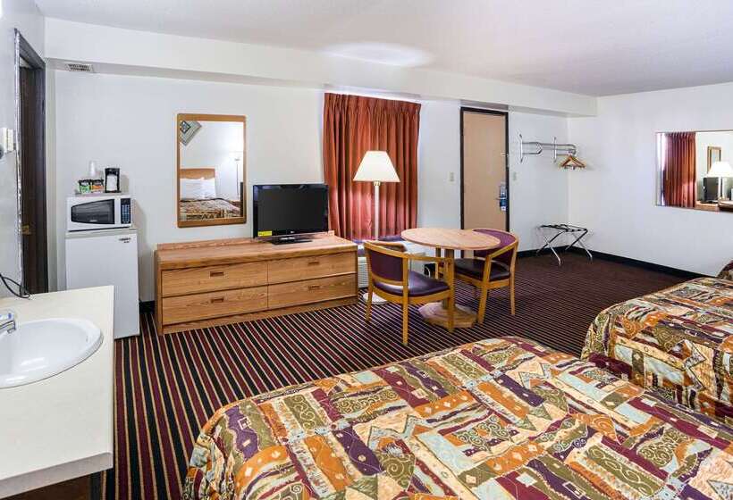 هتل Rodeway Inn & Suites