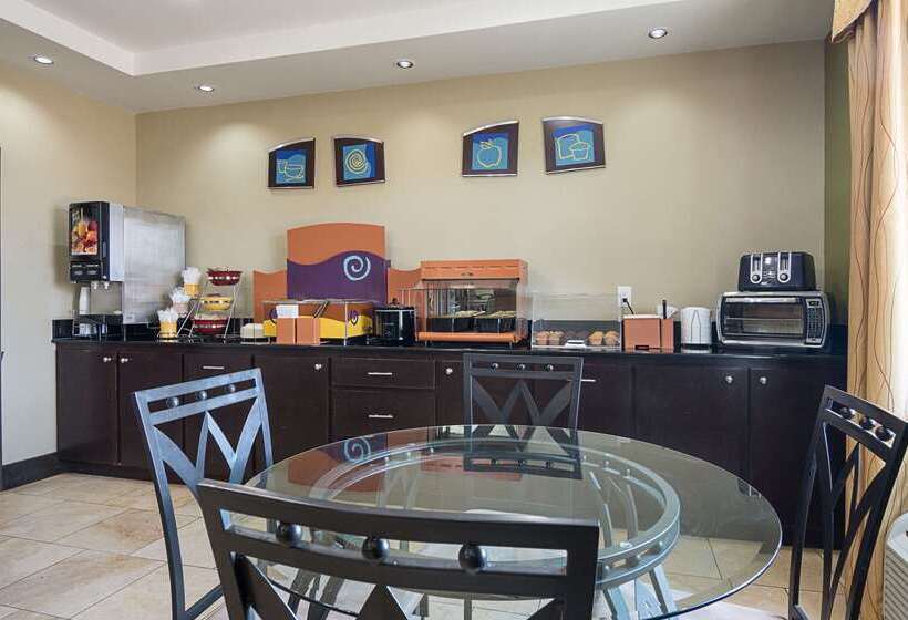 فندق Rodeway Inn & Suites