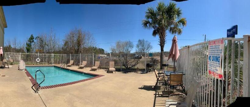 فندق Rodeway Inn & Suites