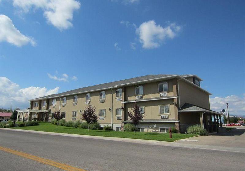 فندق The Landmark Inn & Suites