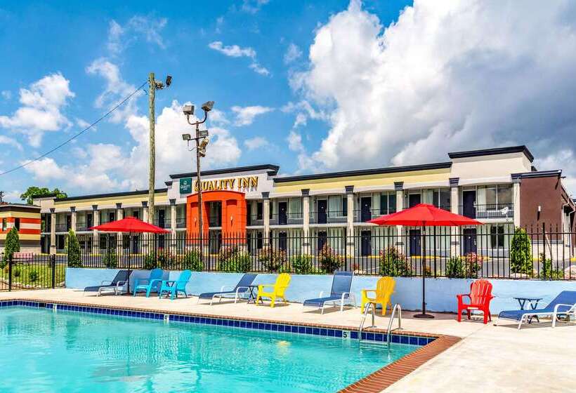 فندق على الطريق Quality Inn