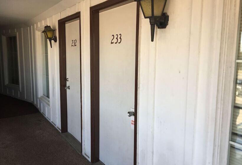 Rustic Motel Rolla