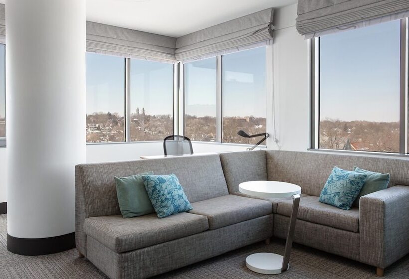 Element Omaha Midtown Crossing