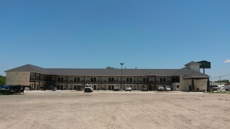 בית מלון כפרי Atria Inn & Suites