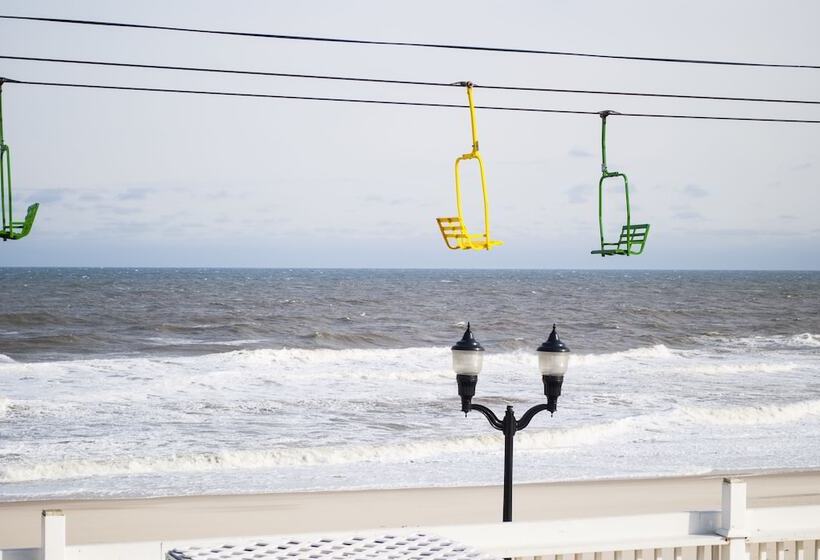 Boardwalk Hotel Charlee & Apartments Beach Hotel Oceanfront