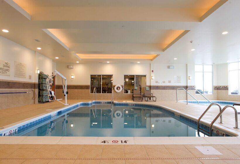 בית מלון כפרי Hilton Garden Inn Cedar Falls