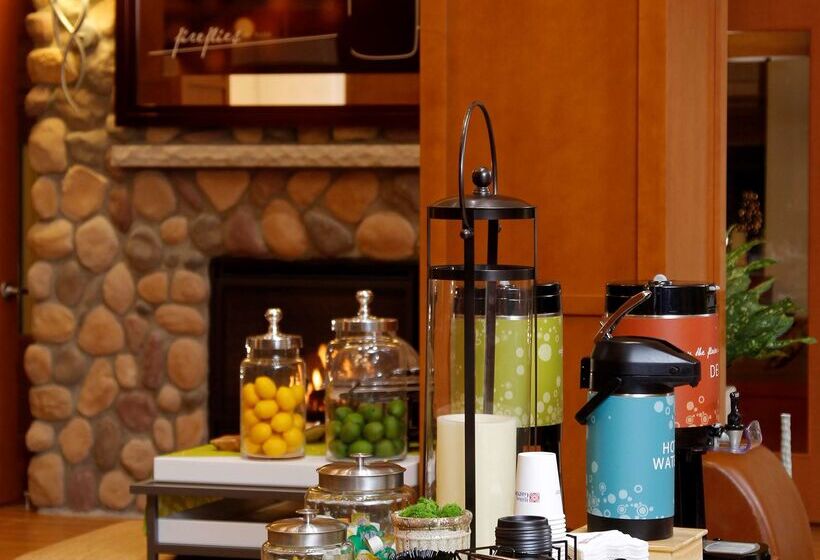 בית מלון כפרי Hilton Garden Inn Cedar Falls