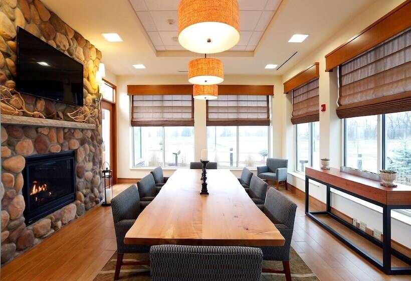 בית מלון כפרי Hilton Garden Inn Cedar Falls