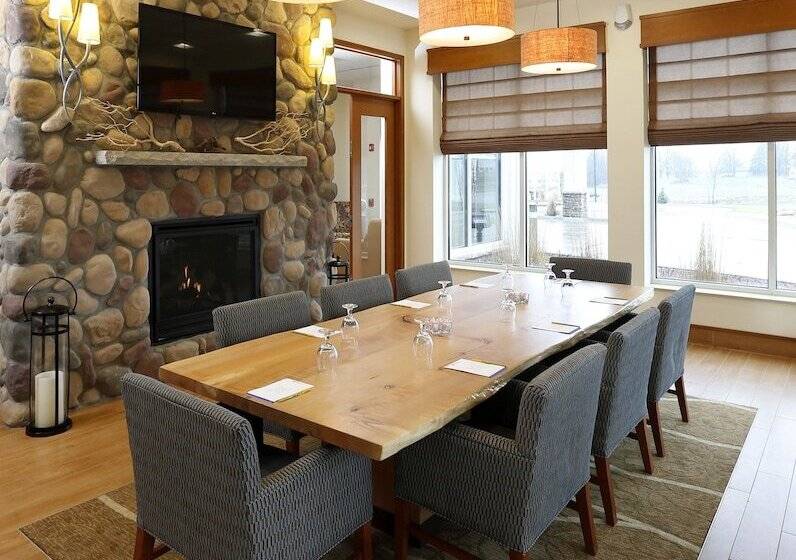 בית מלון כפרי Hilton Garden Inn Cedar Falls