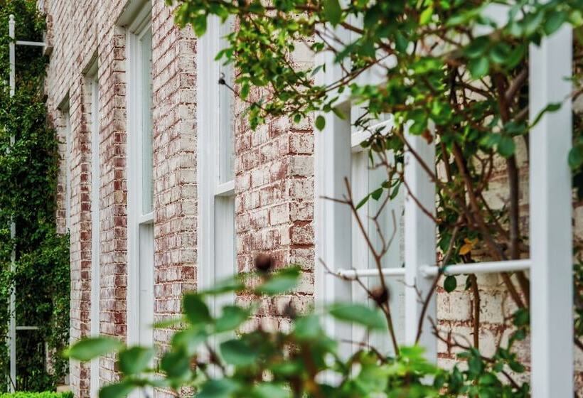 هتل Inn At Carnall Hall