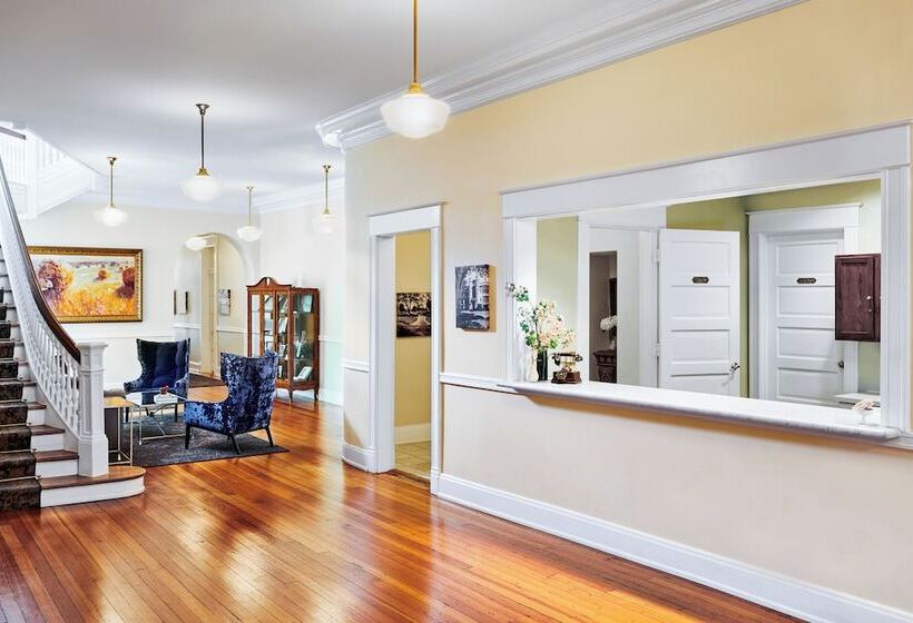 هتل Inn At Carnall Hall