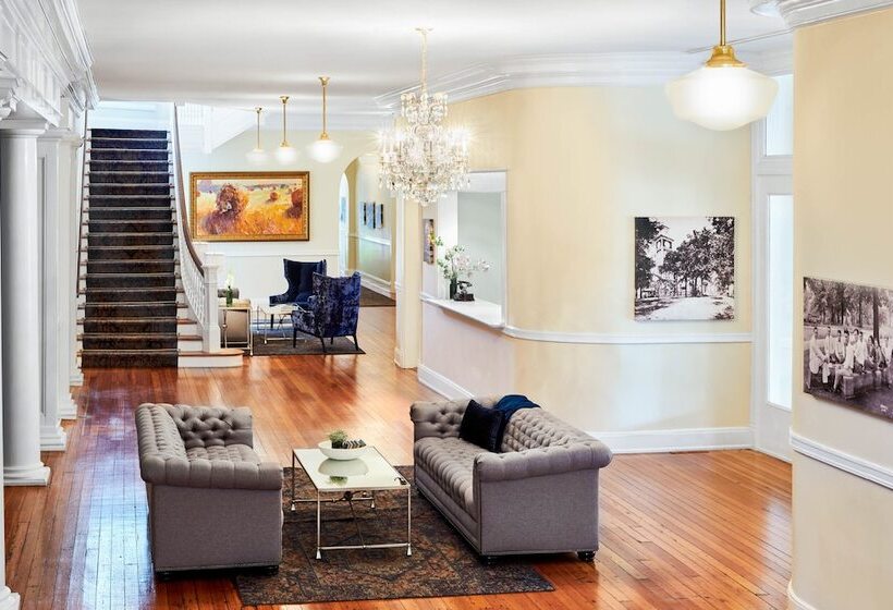 هتل Inn At Carnall Hall