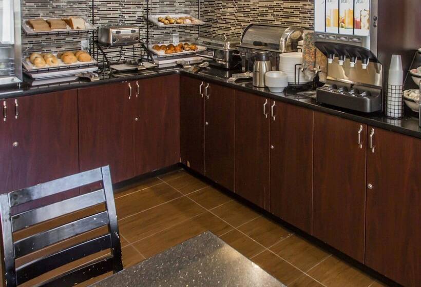 فندق Rodeway Inn Bronx Zoo