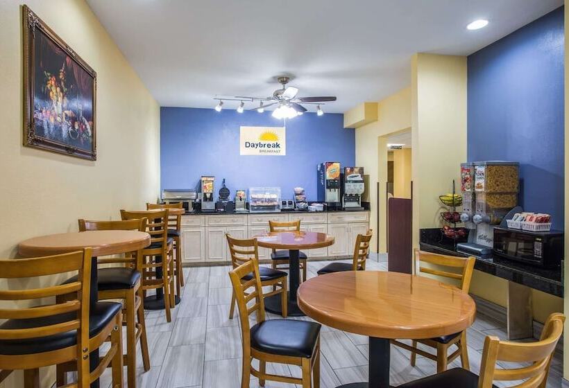 فندق على الطريق Days Inn & Suites By Wyndham Augusta Near Fort Eisenhower