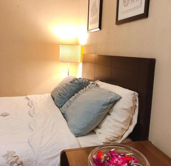 فندق على الطريق Royal Inn And Suites