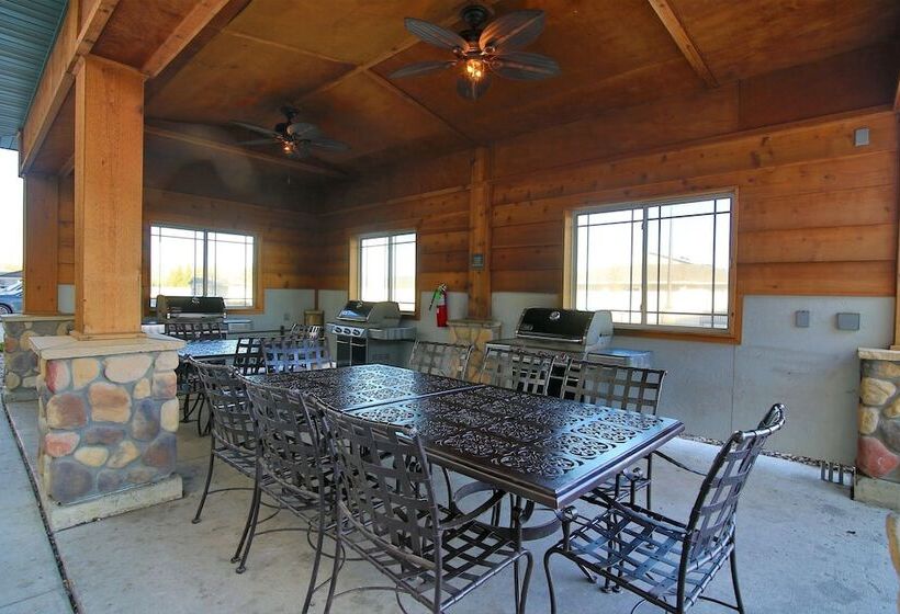 Hawthorn Extended Stay By Wyndham Minot