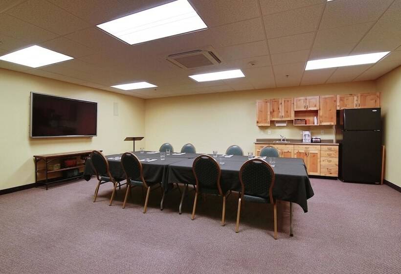 Hawthorn Extended Stay By Wyndham Minot