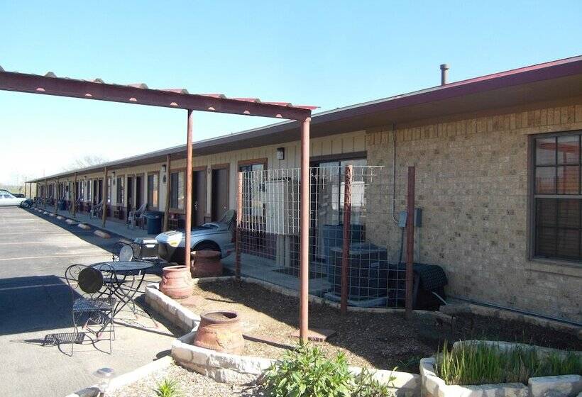 בית מלון כפרי Americas Best Value Inn   Legend S Inn