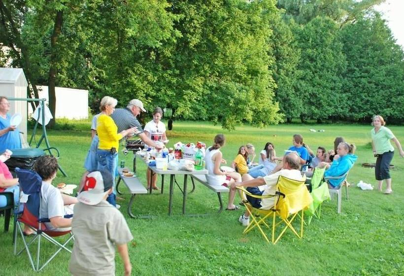 فندق Budget Inn Marinette